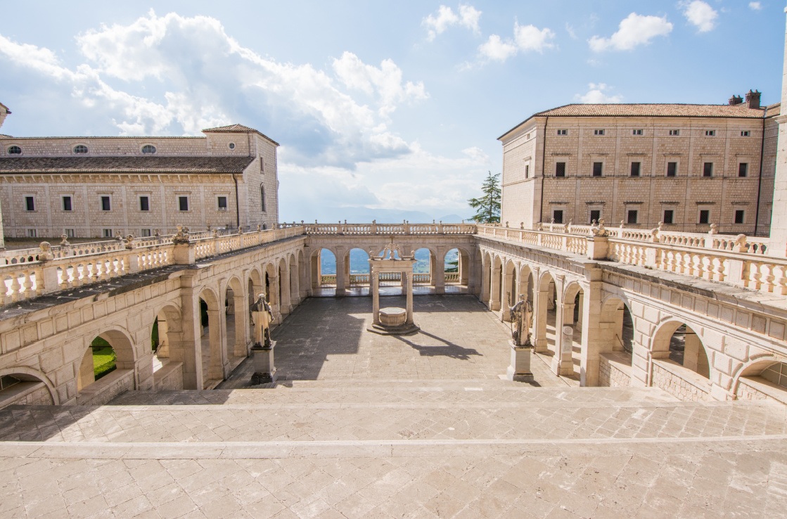 cortile e vista dall'abbazia di Montecassino